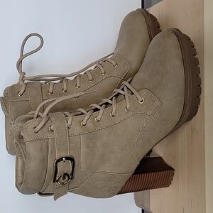 GBG Los Angeles Women Size 10 Slythe Faux Suede Combat & Lace-up Boots Shoes